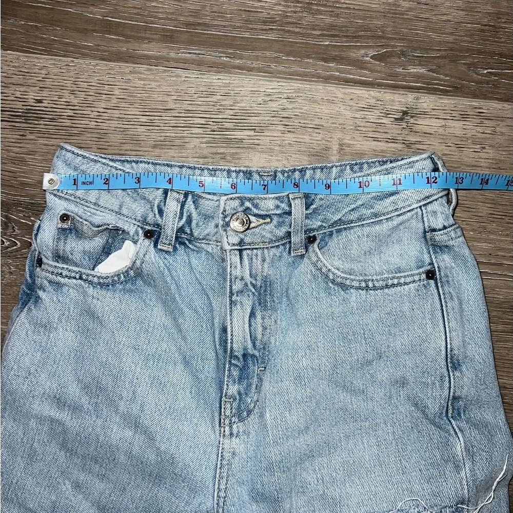 Topshop Super Rip Mom Jean light denim color High waist Sz 26/30